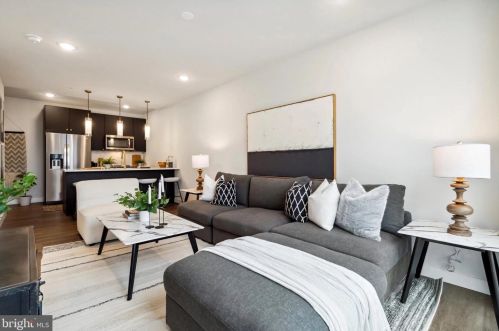 1102 Germantown Ave, Philadelphia PA 19123-1523 exterior