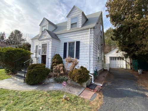 37 Highgate Rd, Bridgeport, CT 06611-4325