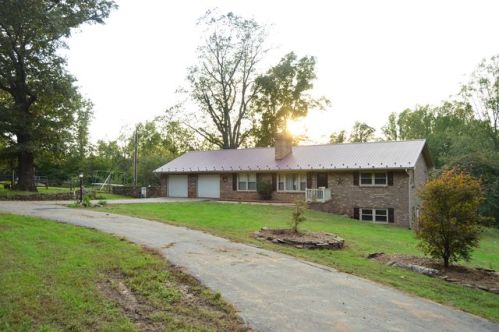 15981 Rockford School Rd, Hurt, VA 24563-2704