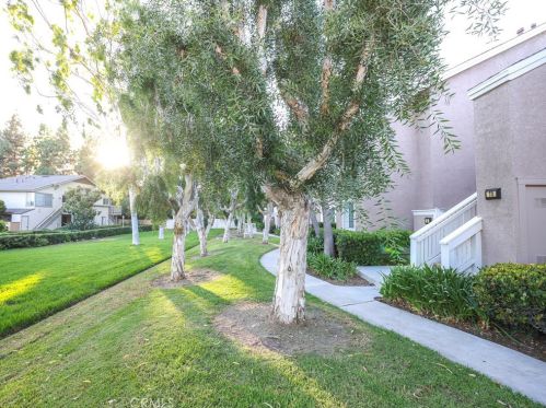 73 Woodleaf, Irvine CA  92614-7081 exterior