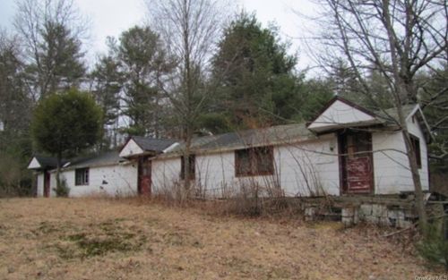 10 Old Plank Rd, Sparrowbush, NY 12780-5012