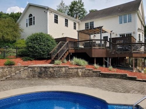 275 Lake St, Manchester, CT 06042-3707