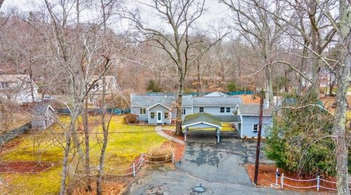 21 Moore Ave, Lyme CT  06371-1216 exterior