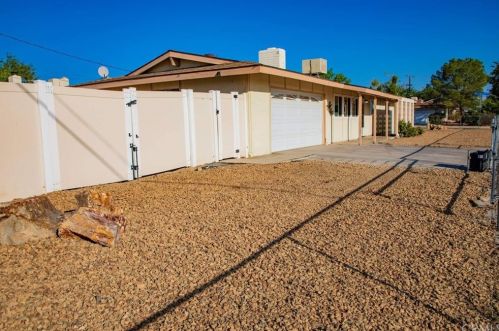 15658 La Verida Dr, Victorville, CA 92395-3446