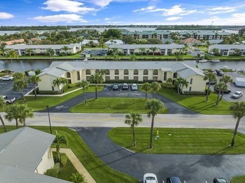 1860 Robalo Dr, Vero Beach, FL 32960-4221