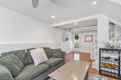 2 Lenhome Dr, Cranford NJ 07016-2954 exterior