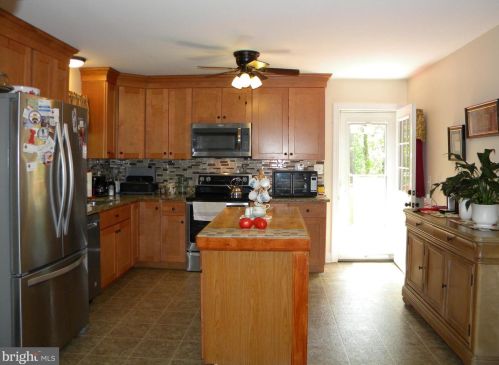 16461 Richmond Tpke, Bowling Green VA  22427-2207 exterior