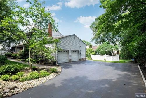 91 Grand Ave, Montvale, NJ 07645-2604