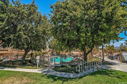 19826 Sandpiper Pl, Santa Clarita CA  91321-4303 exterior