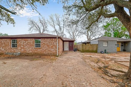 3231 Scotch Moss Ln, Morgans Point TX  77571-3605 exterior