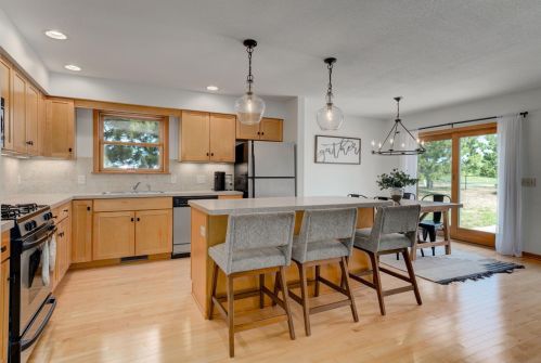 103 Kreekview Dr, East Farmington, WI 54020-5846