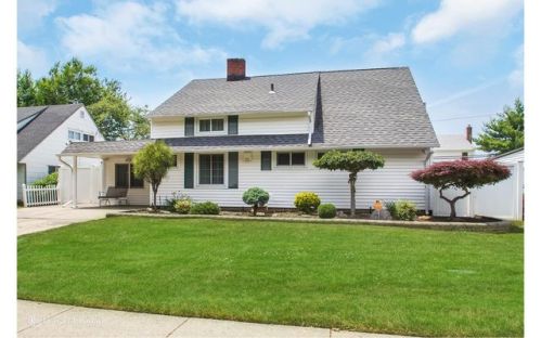 12 Cabot Ln, Westbury, NY 11590-6415