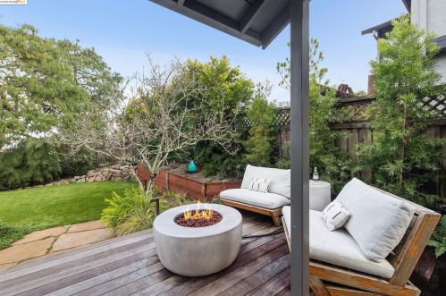 13050 Brookpark Rd, Oakland CA  94619-3504 exterior