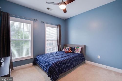 15935 Greymill Manor Dr, Haymarket VA  20169-4927 exterior