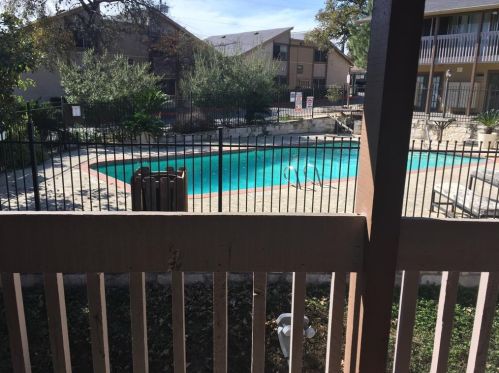 2124 Burton Dr, Austin TX  78741-4161 exterior