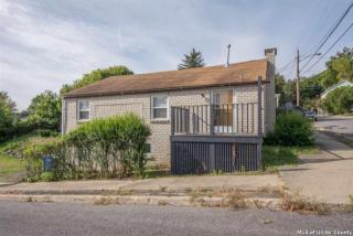 35 Sycamore St, Kingston, NY 12401-5651