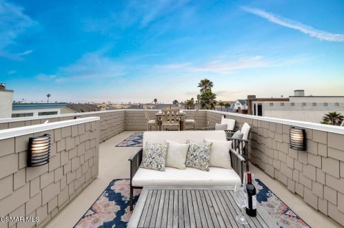 820 Mandalay Bch Rd, Oxnard CA 93035-1078 exterior