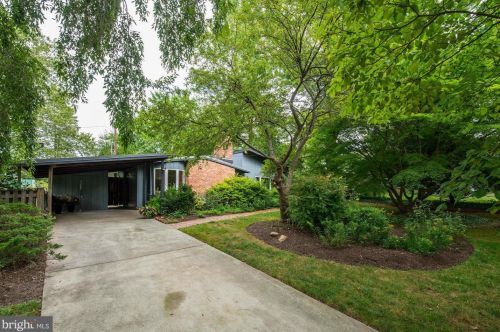 3315 Holly Ct, Falls Church, VA 22042-3313