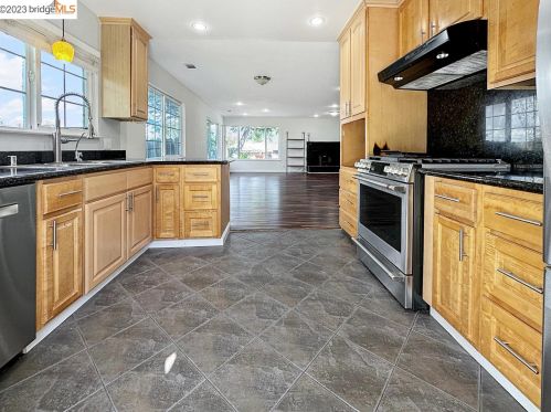 4224 Scenic Ave, West Pittsburg CA  94565-6036 exterior