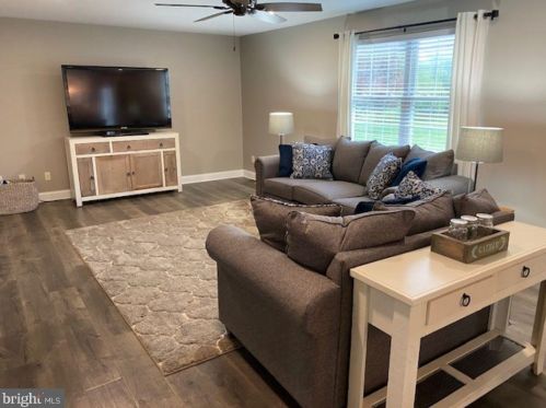 55 Kings Ct, Swedesboro NJ  08085-5033 exterior