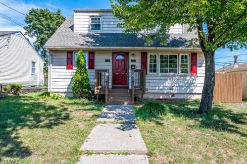 263 6th Ave, Manville, NJ 08835-1209