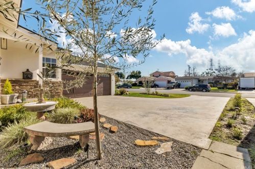6339 Capetown St, Lakewood, CA 90713-1703