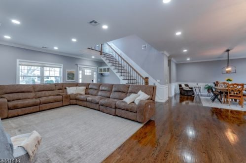 620 Roosevelt St, Roselle Park, NJ 07204-1110