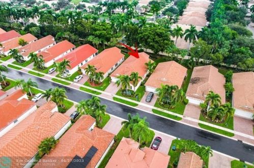 9796 Lemonwood Dr, Boynton Beach FL  33437-5452 exterior