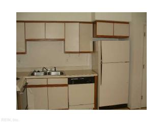 614 Waters Dr, Virginia Beach VA  23462-4871 exterior