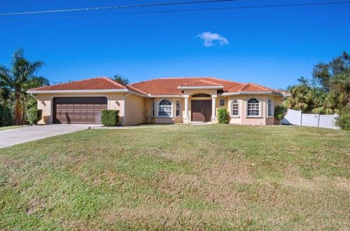 407 Prospect Ave, Lehigh Acres FL  33972-7842 exterior