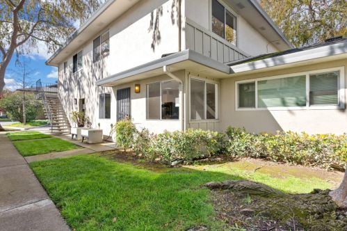 220 Watson Dr, Campbell, CA 95008-1302
