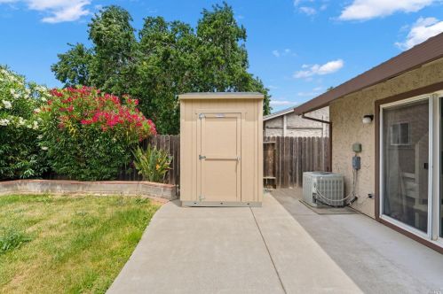 118 Arroyo Ct, Vacaville CA  95687-5204 exterior
