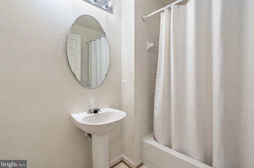 6975 Manahoac Pl, Gainesville VA  20155-1638 exterior