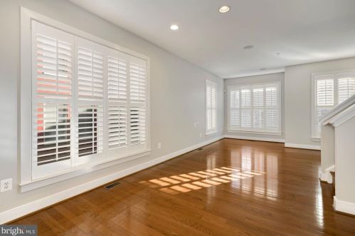 918 4th St, Washington DC  20003-3450 exterior