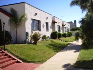 325 Palm Ave, San Diego CA  92118-1234 exterior