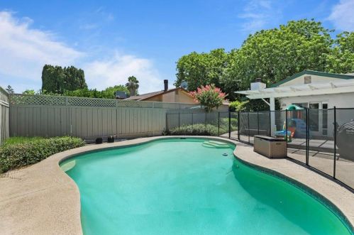 2321 Southridge Dr, Modesto CA  95350-0119 exterior