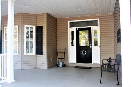 210 Holly Ln, Mc Cormick, SC 29835-2726
