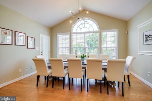 9517 Moonen Bay Ln, Bristow VA  20136-3515 exterior