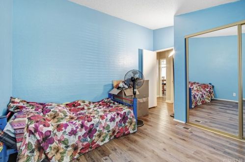 31921 Emerald Ln, Santa Clarita CA  91384-3102 exterior