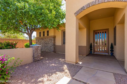 3965 Ravenswood Dr, Gilbert, AZ 85298-9137