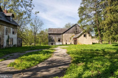 1704 Dreshertown Rd, Dresher PA  19025-1303 exterior