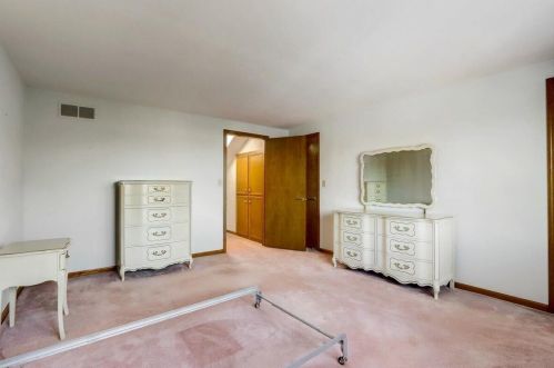 5339 Cambridge Ln, Milwaukee WI 53221-3237 exterior