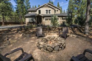 19552 Lone Cow Dr, Bend OR  97702-8999 exterior