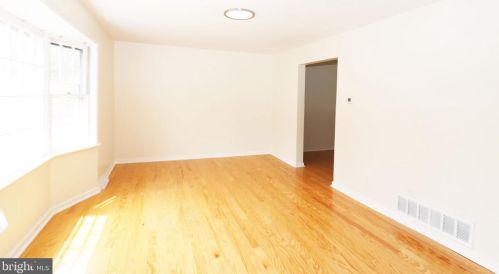 6 Granbury Dr, New Castle, DE 19720-3743