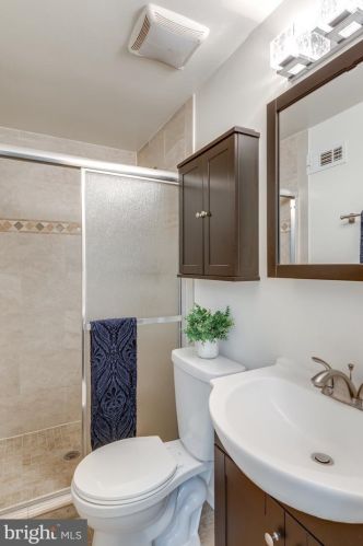 2308 Whitetail Ct, Herndon VA  20191-3018 exterior