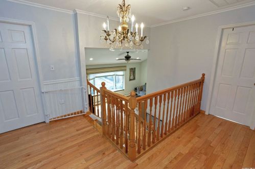 8 Stuart Ct, Huntington Station NY  11746-4237 exterior