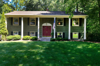 98 Northgate Park, Skyline Lakes, NJ 07456-2130