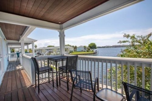 4805 Cobia Dr, Saint Petersburg, FL 33705-4810