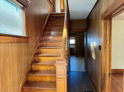 30 Chartes St, New Castle, PA 16102-1503