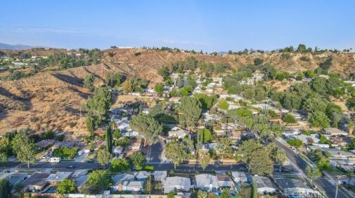 27325 Santa Clarita Rd, Santa Clarita CA  91350-1317 exterior